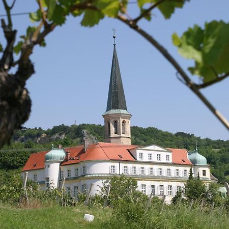 Отель Schloss Гумпольдскирхен Экстерьер фото