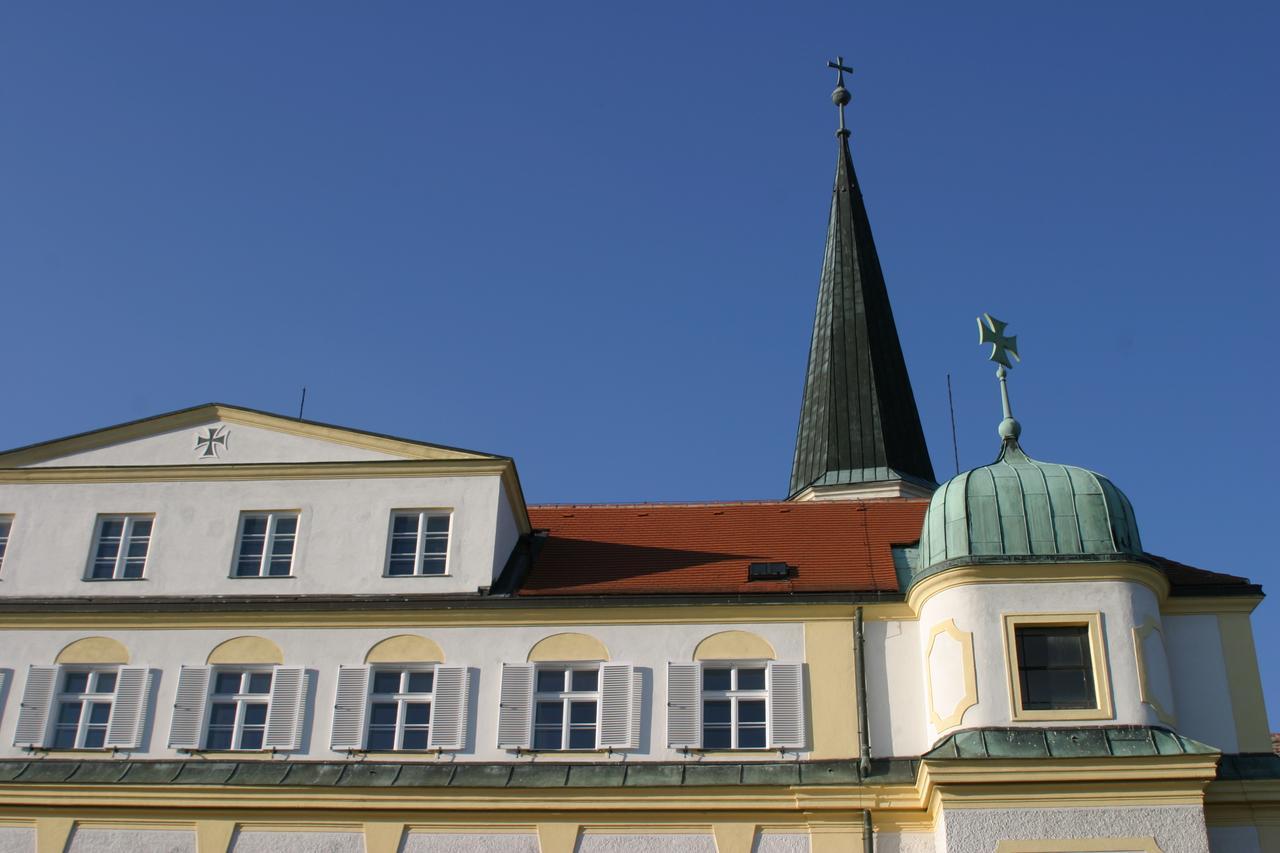 Отель Schloss Гумпольдскирхен Экстерьер фото